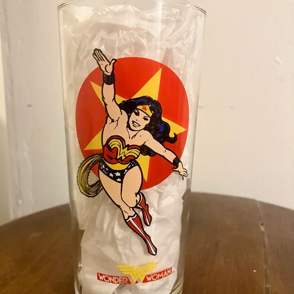 Vintage Wonder Woman Glass Tumbler - Picture 6 of 6